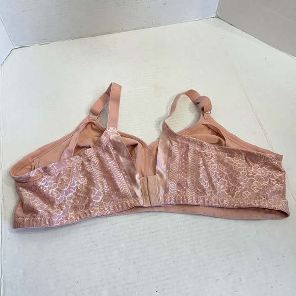 44C Breezies Bra Nude Rose Seamless Wirefree Support - Picture 8 of 16